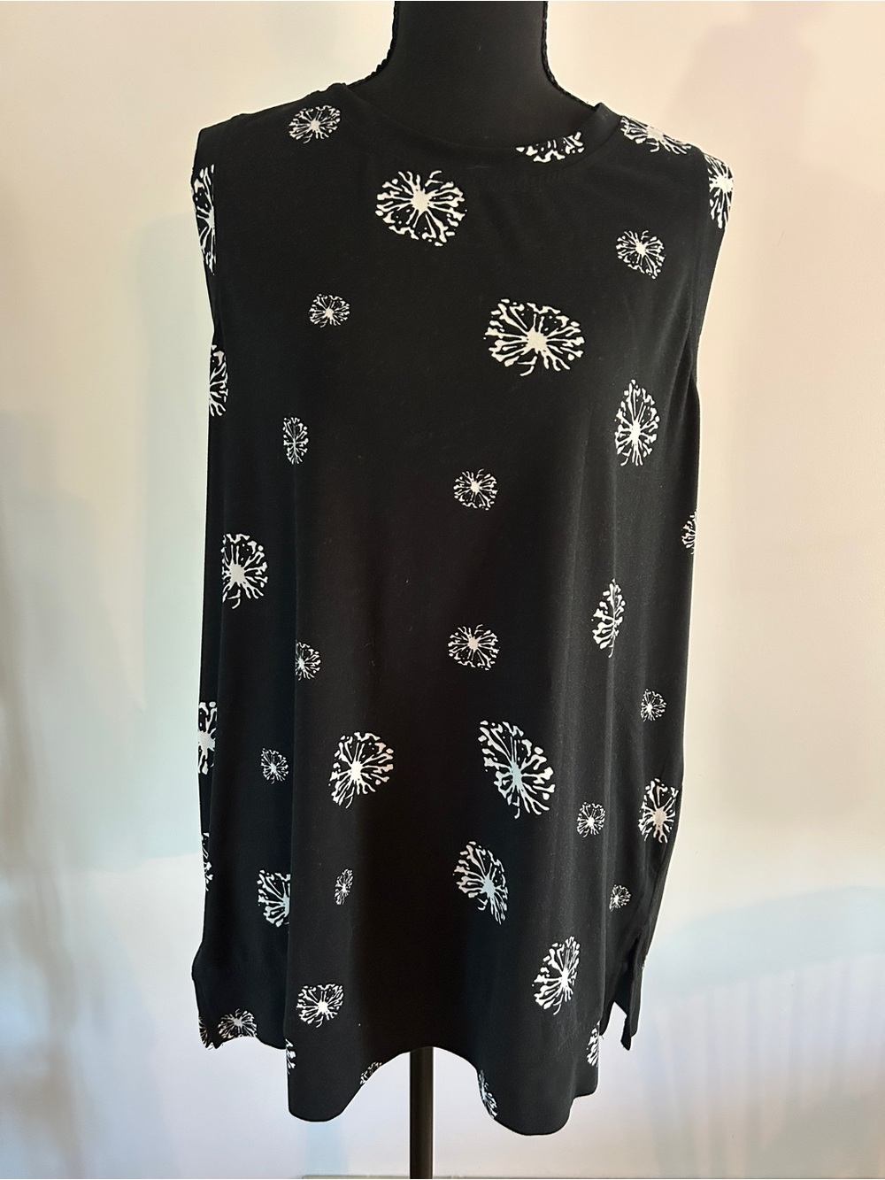 Black Sleeveless Floral Dot Tunic Top